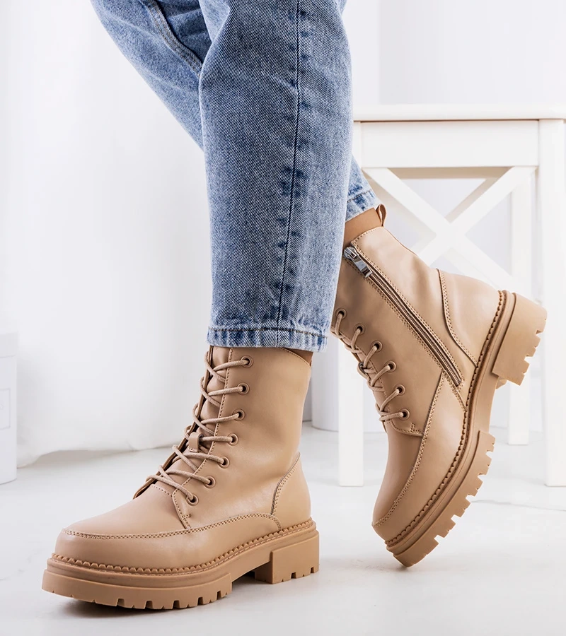 Beżowe traperki na traktorowej podeszwie