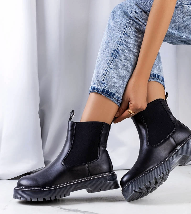 Czarne botki na platformie