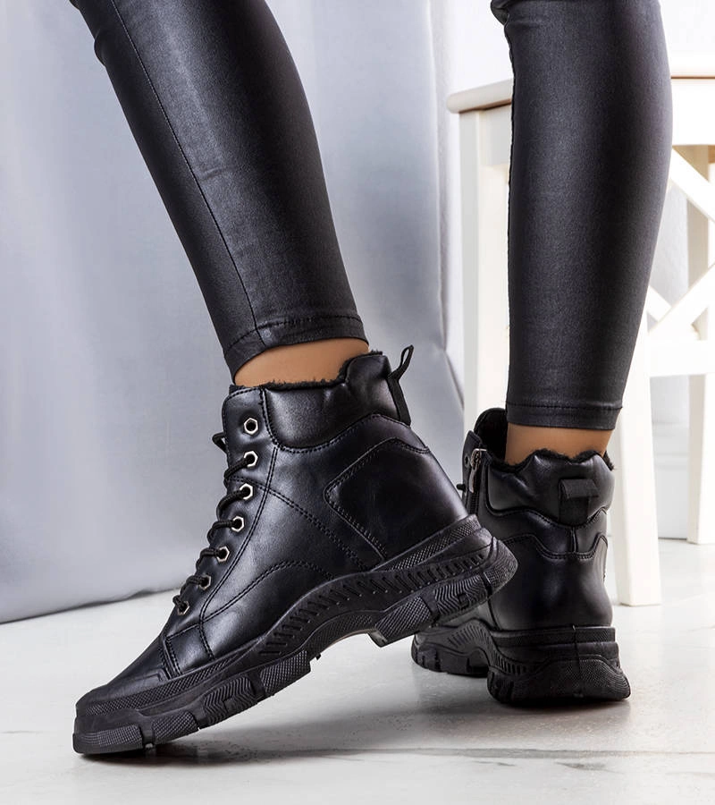 Czarne ocieplane traperki