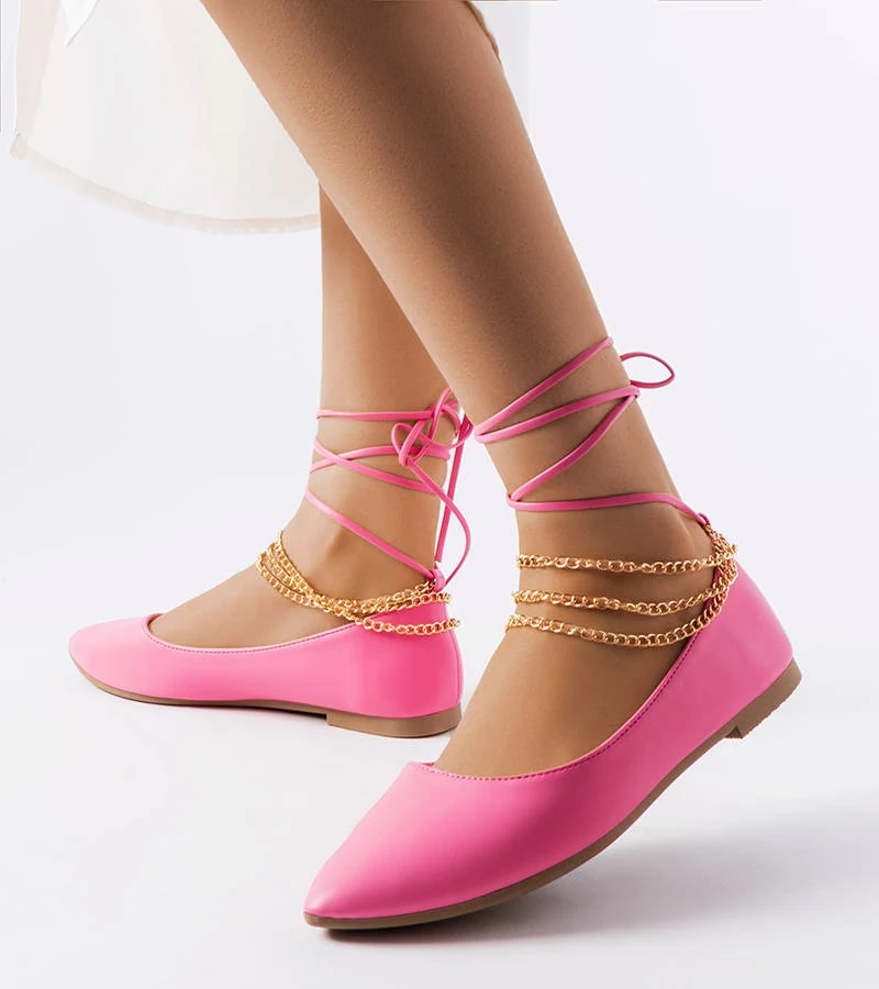 Różowe balerinki ozdobione