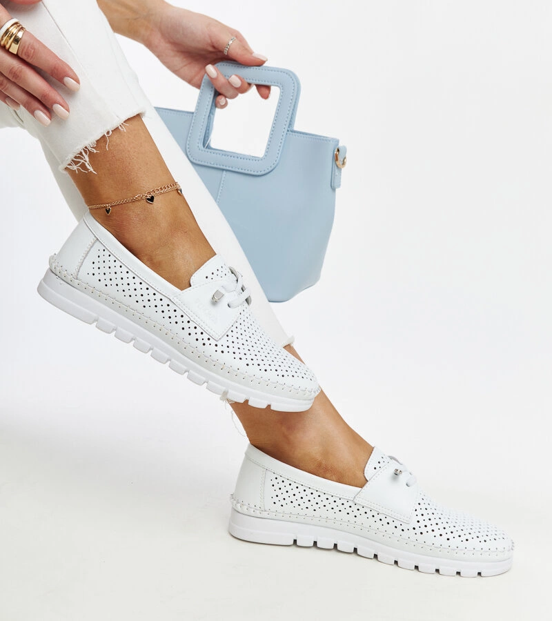 Białe skórzane pólbuty ażurowe VINCEZA