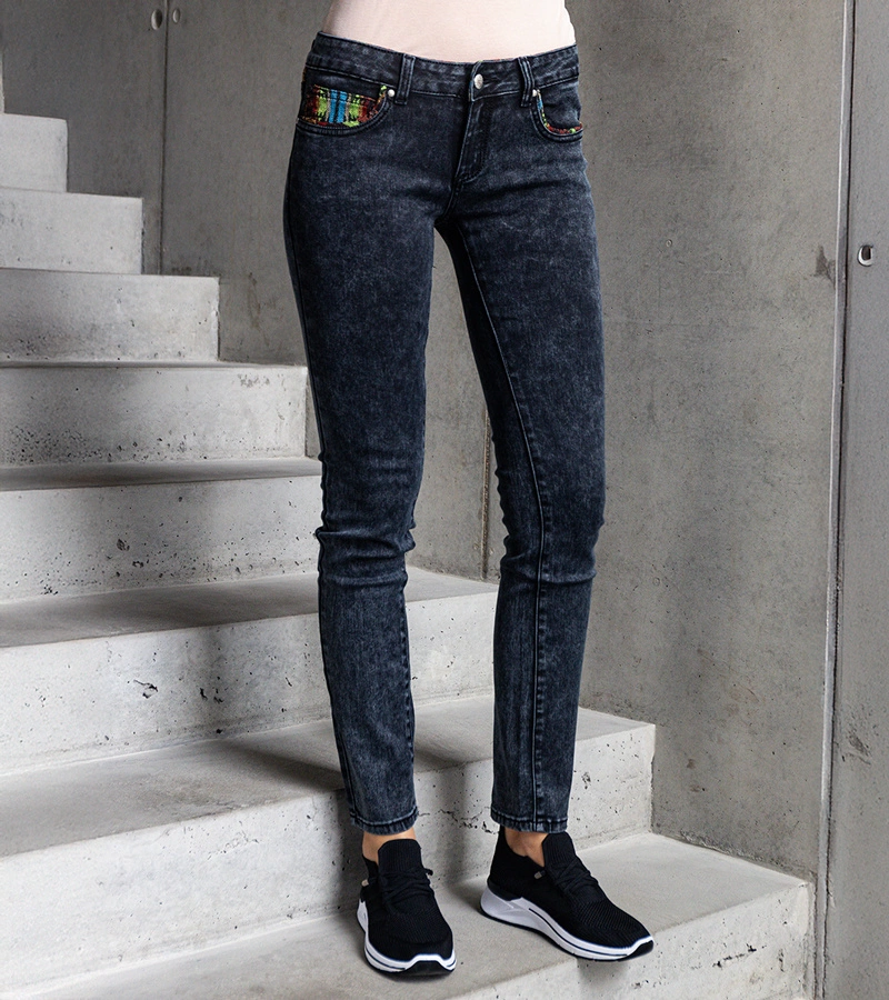 Grafitowe spodnie z niskim stanem