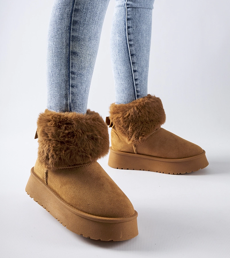 Brązowe śniegowce zdobione futerkiem