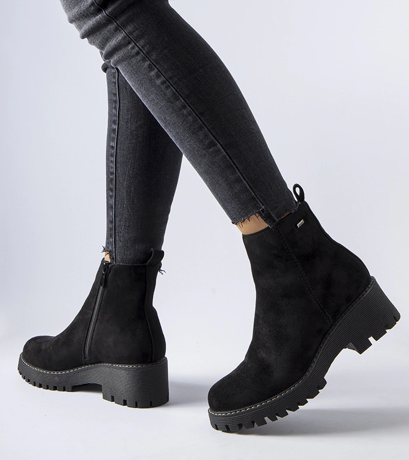 Czarne ocieplane botki na grubej podeszwie