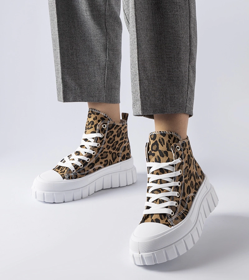 Brązowe trampki na platformie w panterkę