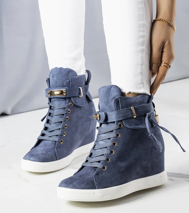 Niebieskie sneakersy na koturnie