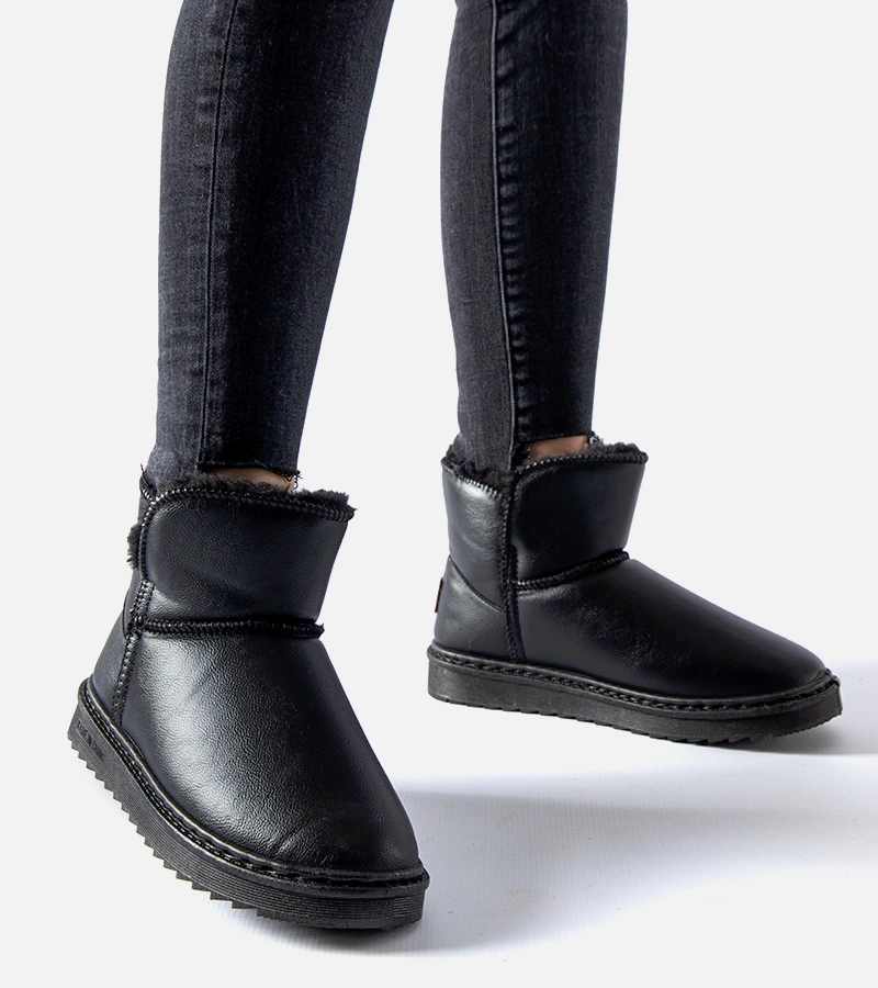 Czarne ocieplane śniegowce eko-skóra