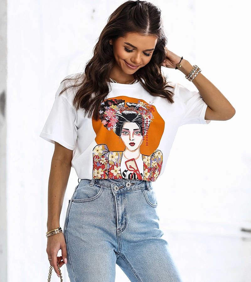 Biała luźna koszulka z printem