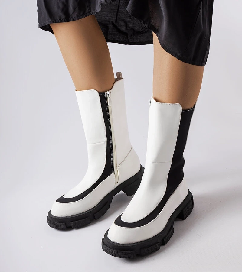 Białe botki na wysokiej podeszwie