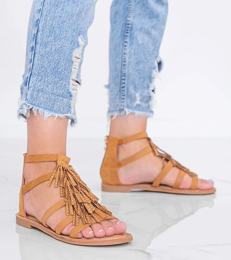 Hers Camelowe sandały ozdobione frędzelkami