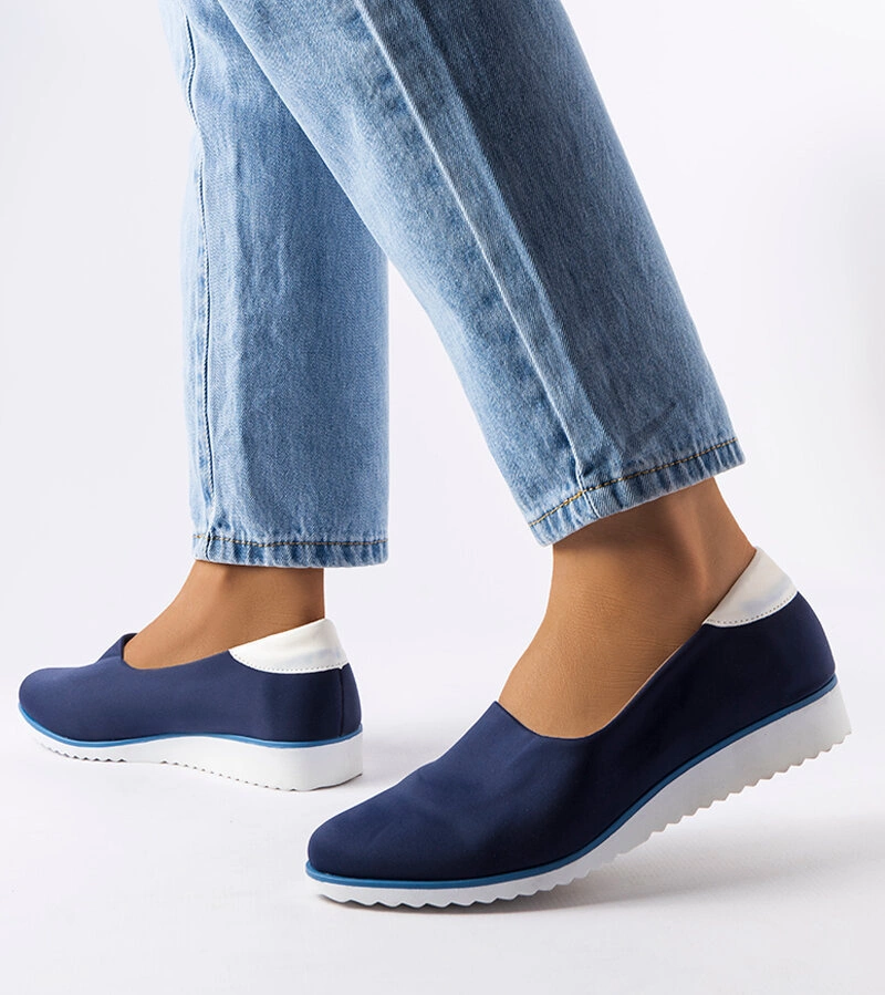 Granatowe elastyczne tenisówki ze skórzaną wkładką