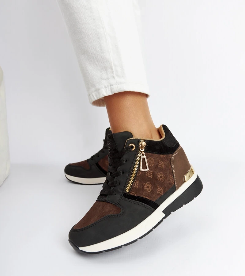 Czarne sneakersy na koturnie