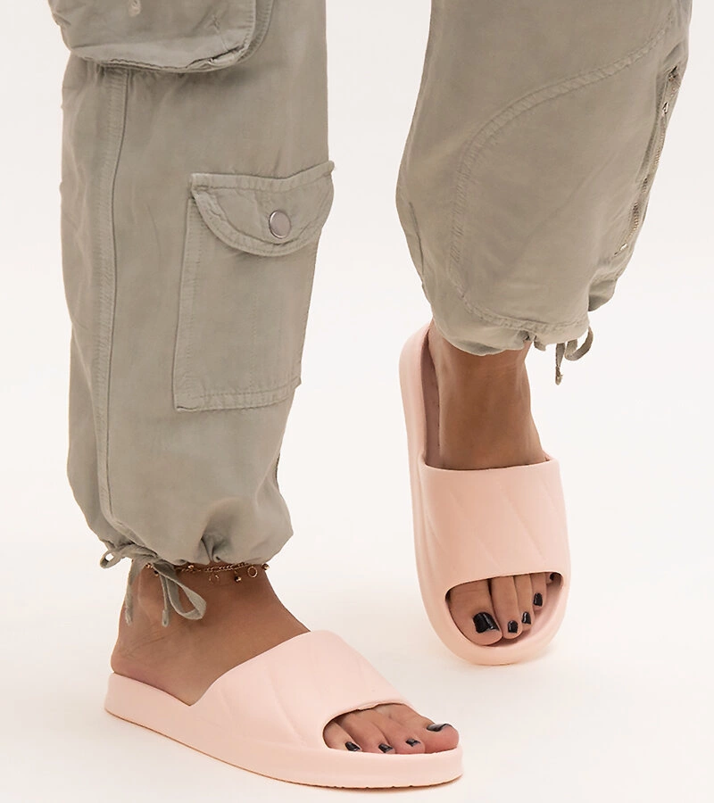 Różowe klapki piankowe