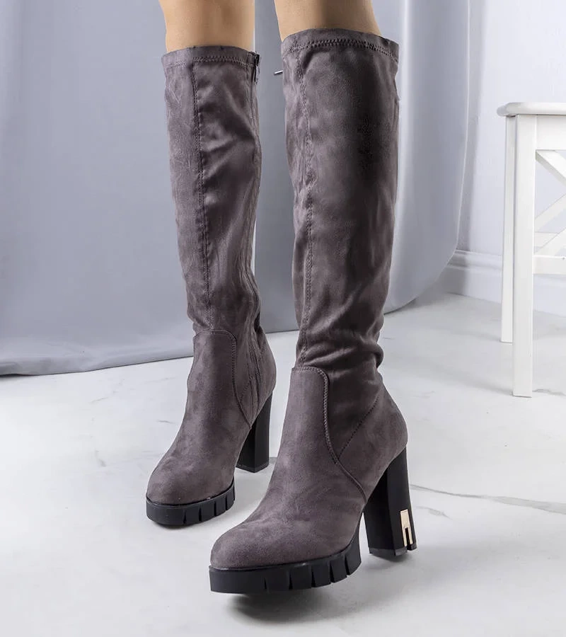 Szare kozaki na obcasie z eko-zamszu