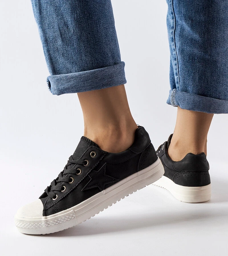 Czarne materiałowe trampki z gwiazdką