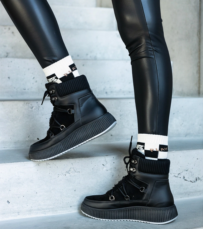 Czarne botki na grubszej podeszwie