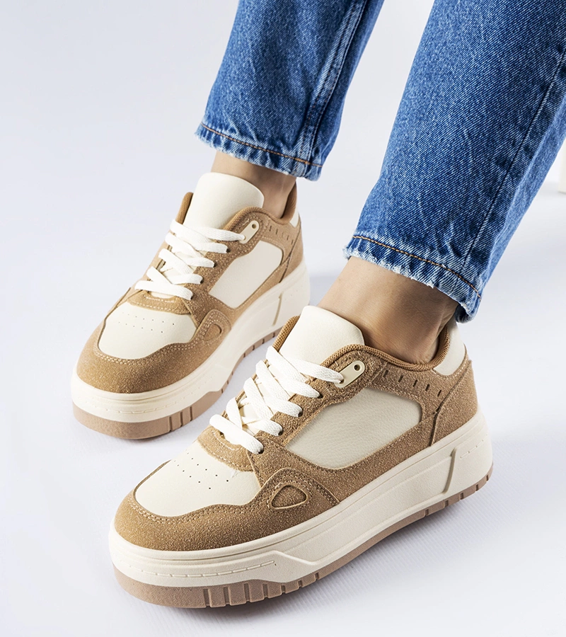 Beżowo-białe sneakersy na platformie