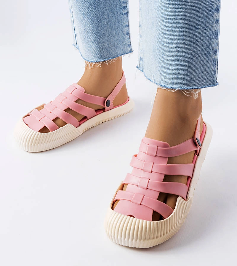 Różowe gumowe klapki