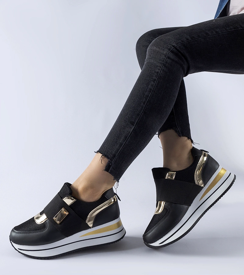 Czarne wsuwane sneakersy na platformie