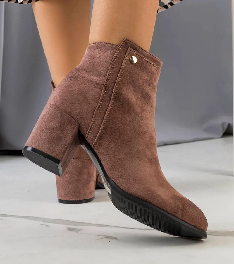 Brązowe ocieplane botki na słupku