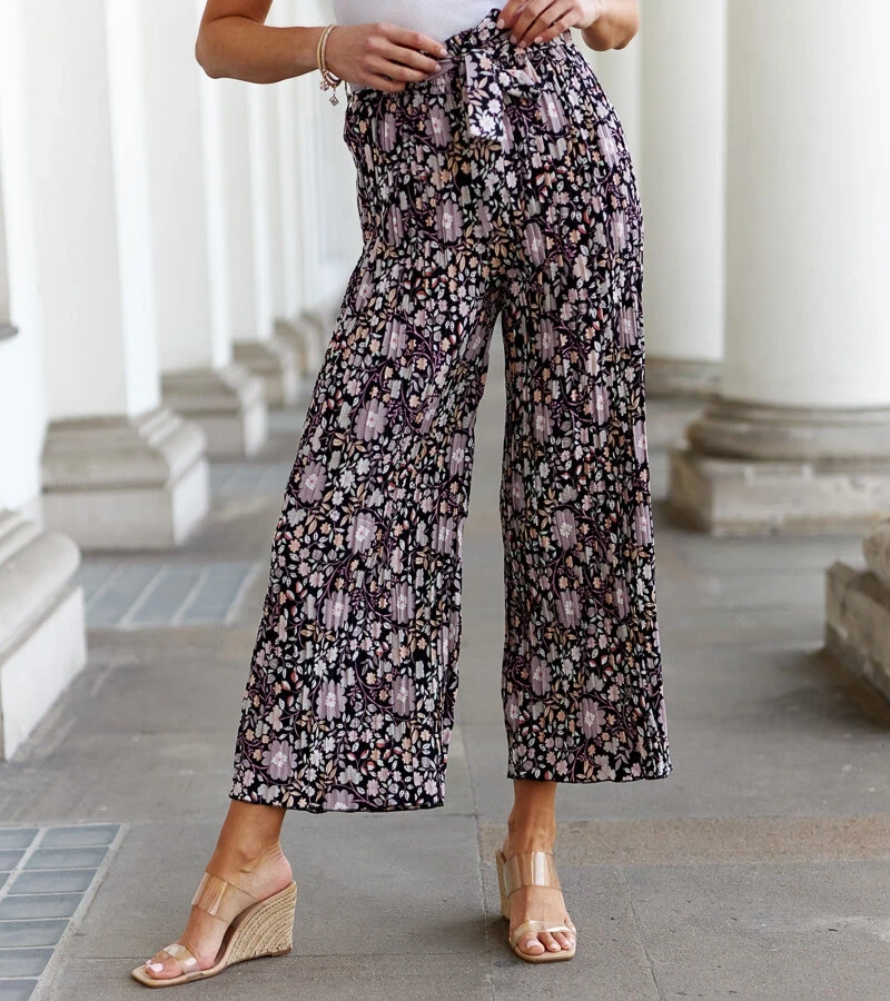 Czarne eleganckie spodnie plisowane w kwiaty