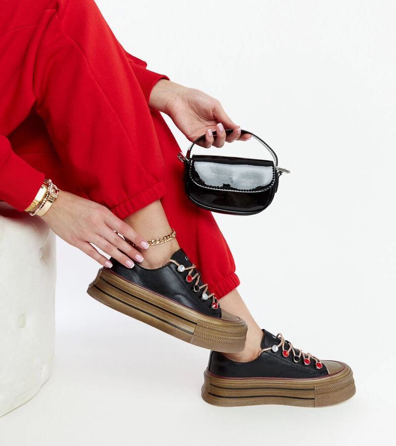 Czarne sneakersy na platformie GOE NN2N4053