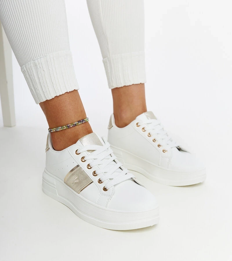 Biało-złote sneakersy na grubszej podeszwie