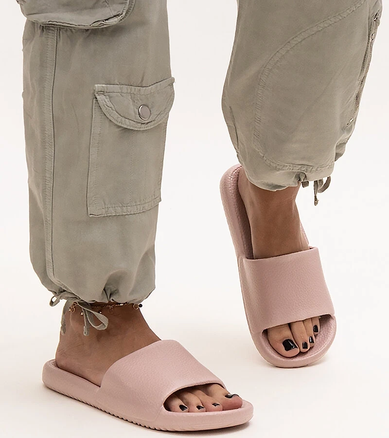 Różowe klapki piankowe