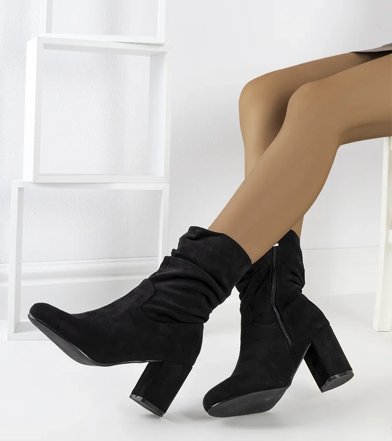 Czarne botki na obcasie eko-zamsz