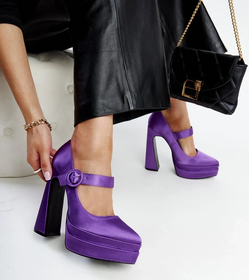 Fioletowe  czółenka na wysokim słupku