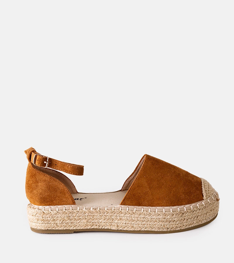 Brązowe espadryle