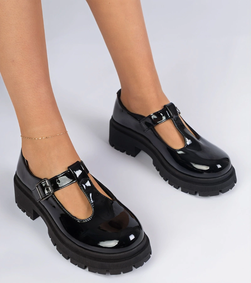 Hers Czarne półbuty na platformie lakierowane