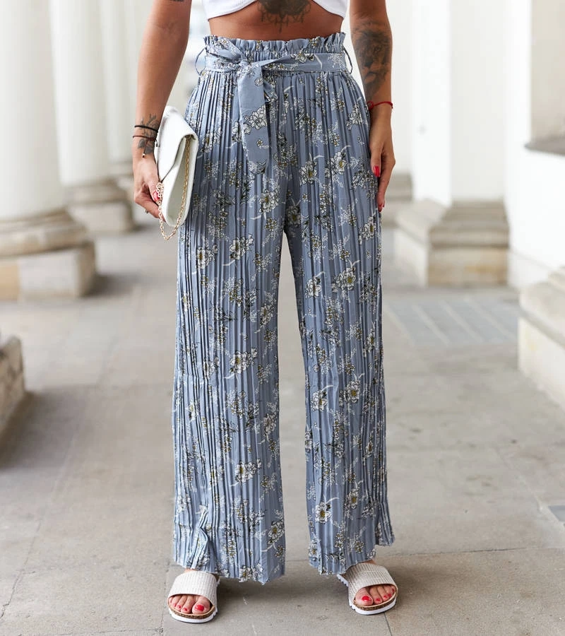 Granatowe plisowane spodnie o swobodnym fasonie