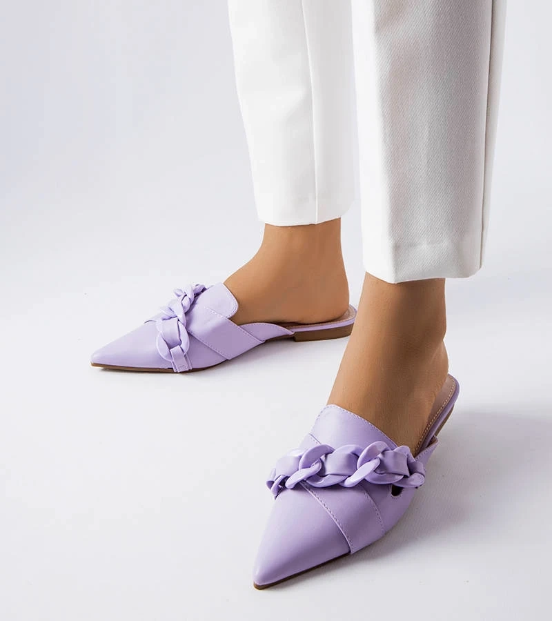 Fioletowe klapki ze szpiczastym noskiem