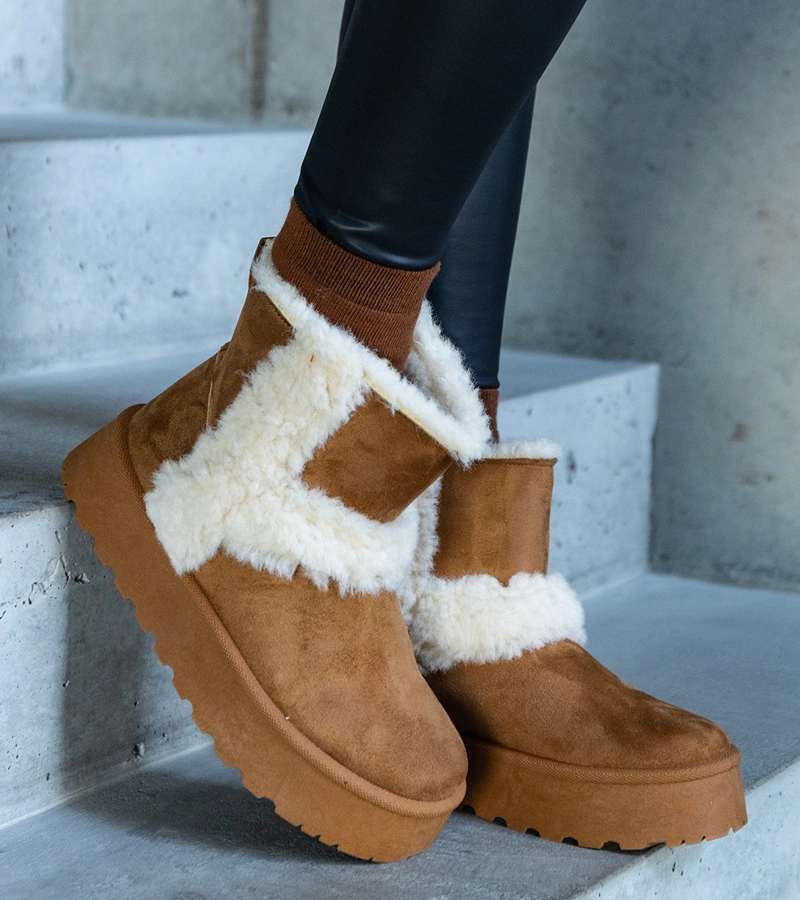 Brązowe ekozamszowe śniegowce na platformie zdobione futrem