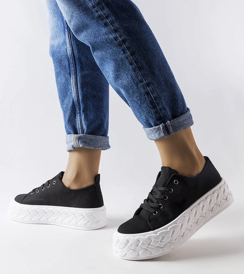 Czarne trampki na masywnej platformie