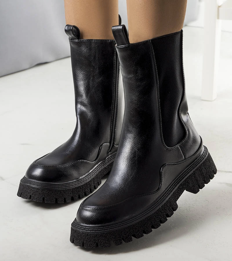 Czarne kozaki na platformie