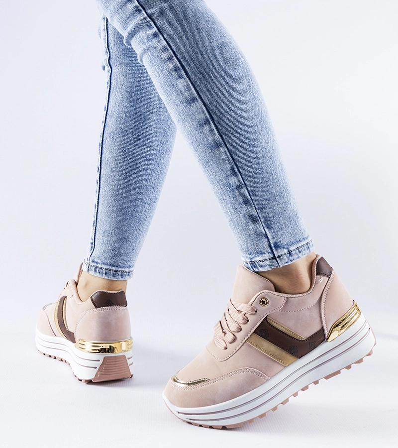 Różowe sneakersy na platformie