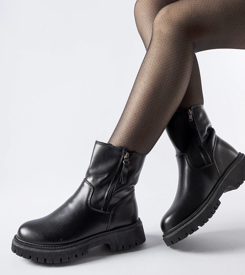 Czarne ocieplane botki z dwoma zamkami