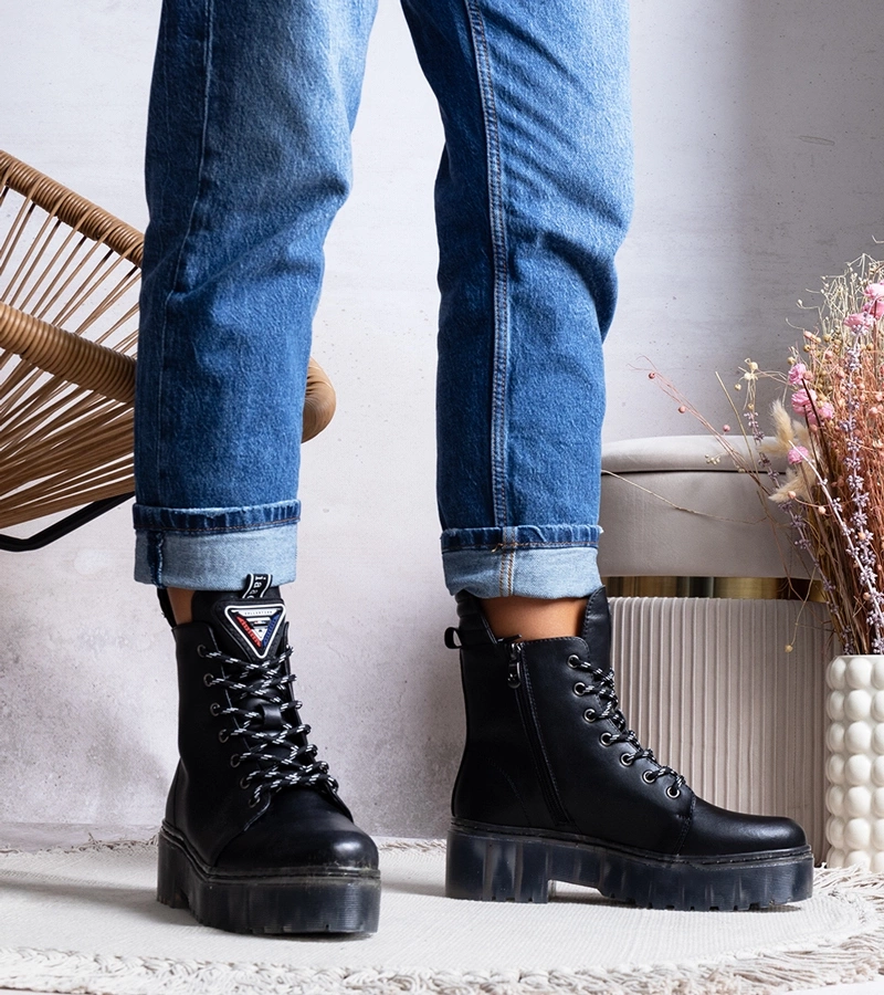 Czarne botki ze skóry