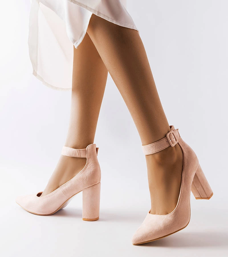 Beżowe czółenka na wysokim słupku