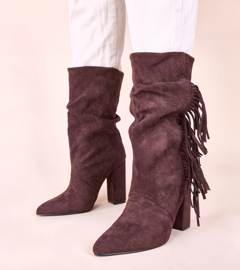 Hers Brązowe botki na słupku wsuwane z frędzlami