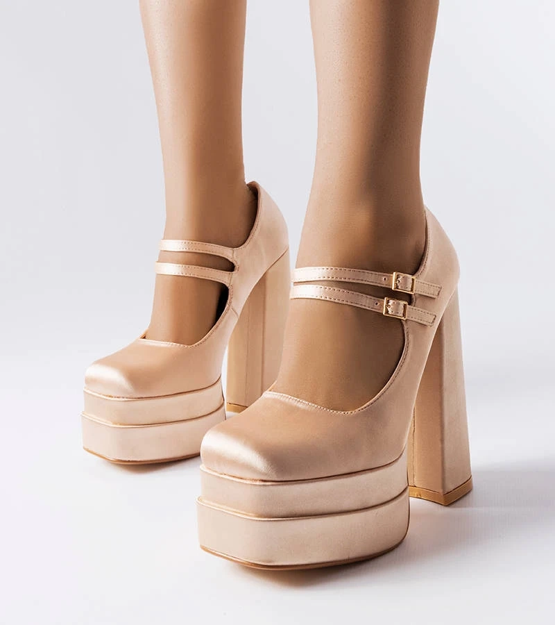 Beżowe czółenka na wysokim słupku