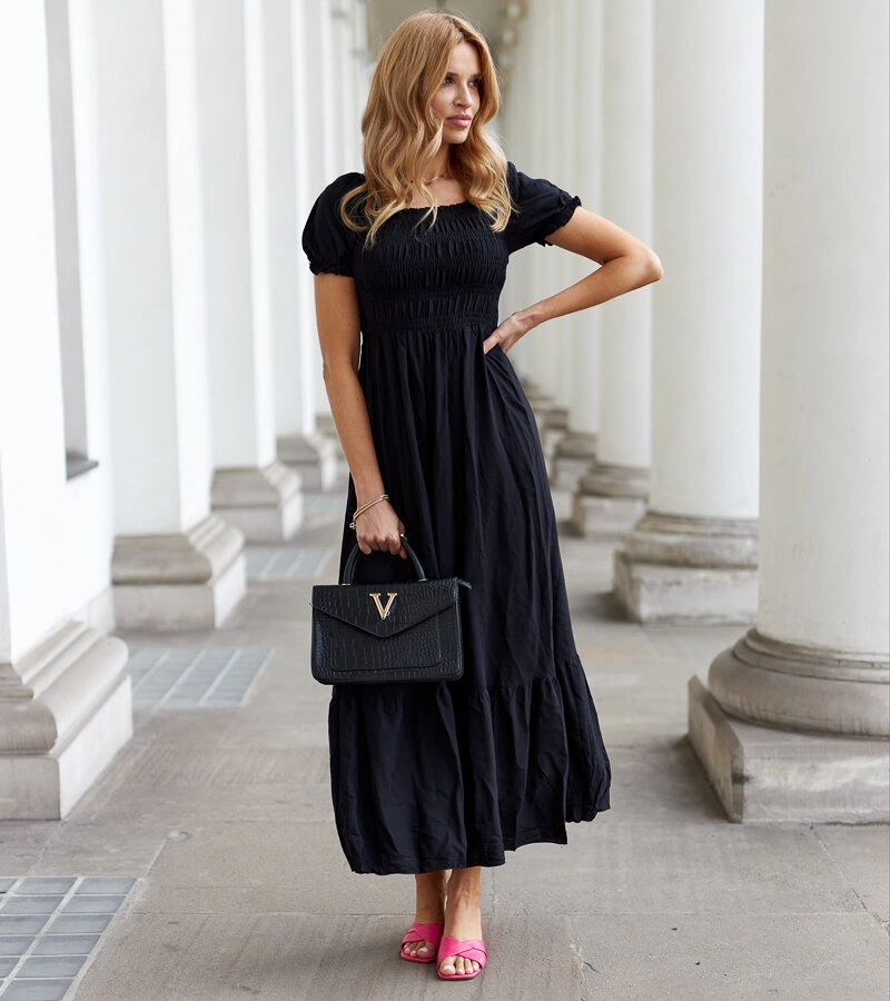 Czarna sukienka maxi z marszczeniem