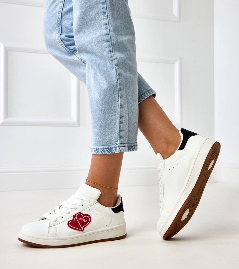 Hers białe sneakersy na platformie z czerwonymi serduszkami damskie