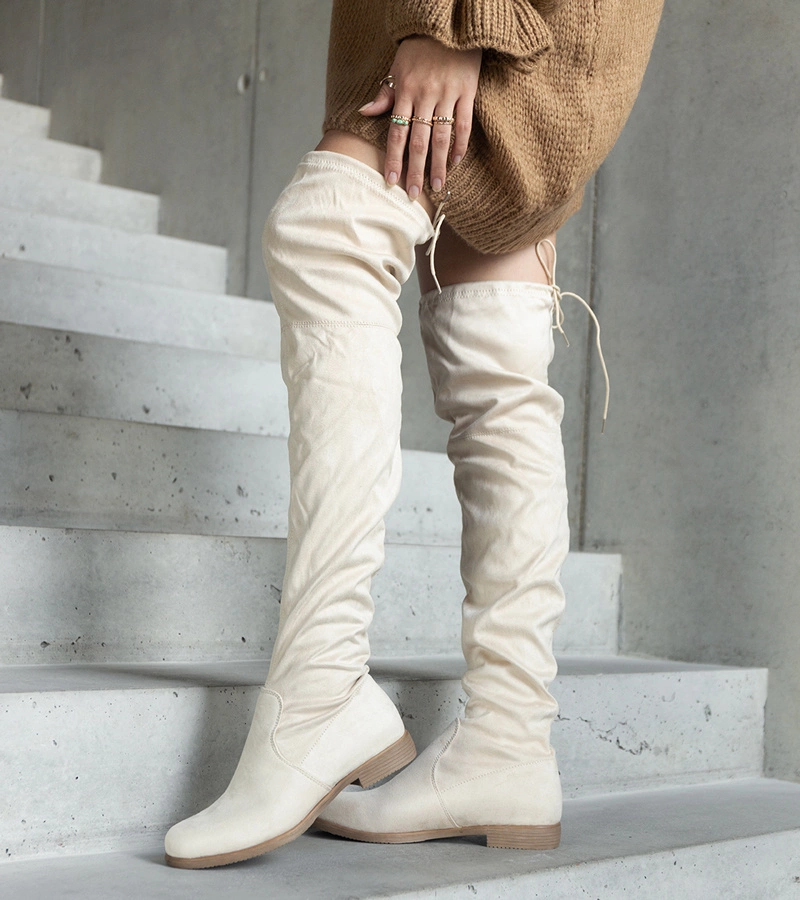 Beżowe długie kozaki na platformie z eko-zamszu