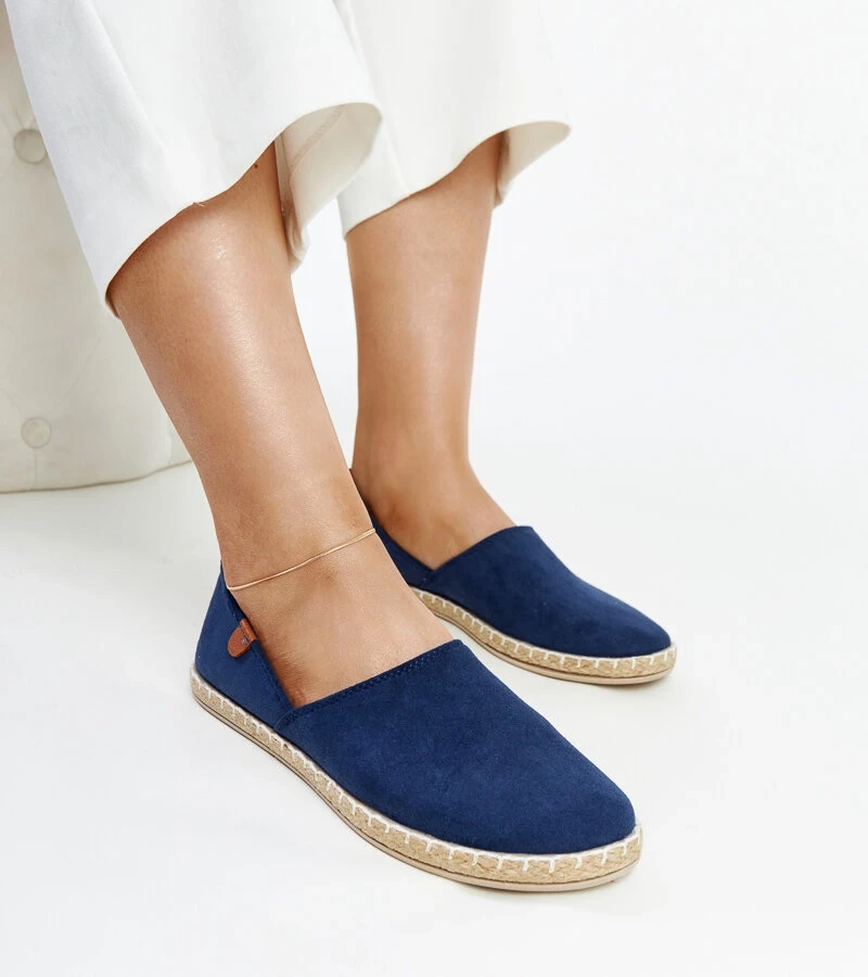 Granatowe tenisówki