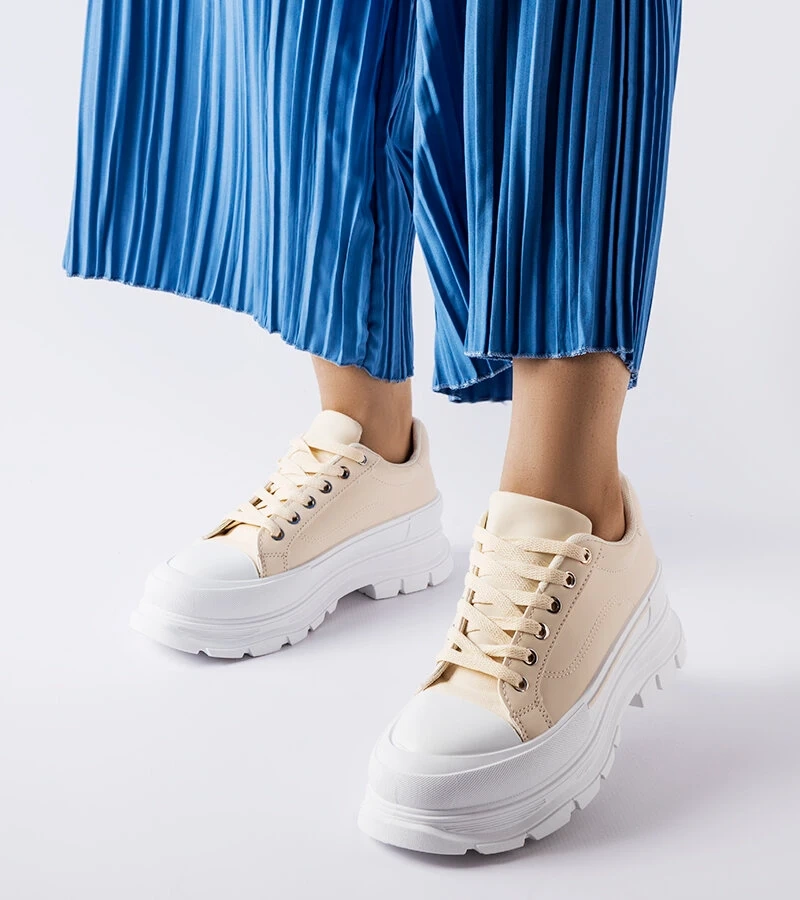 Beżowe trampki na wysokiej podeszwie