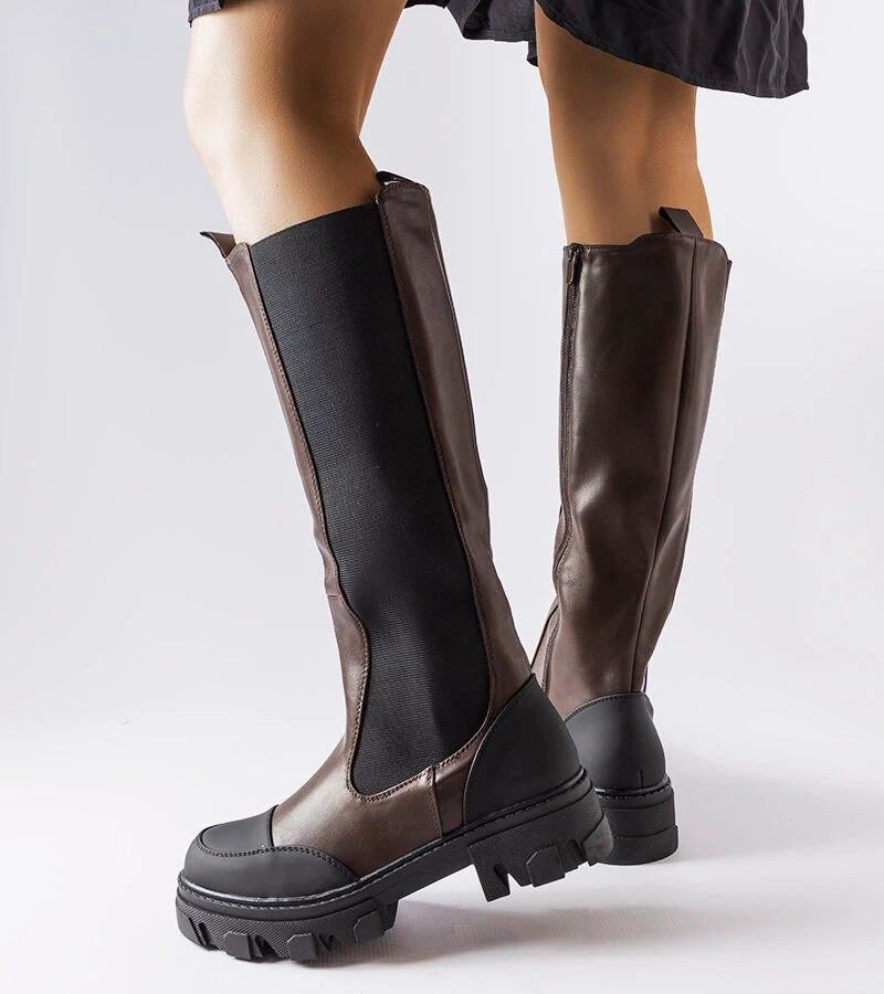 Brązowe wysokie kozaki na grubej podeszwie