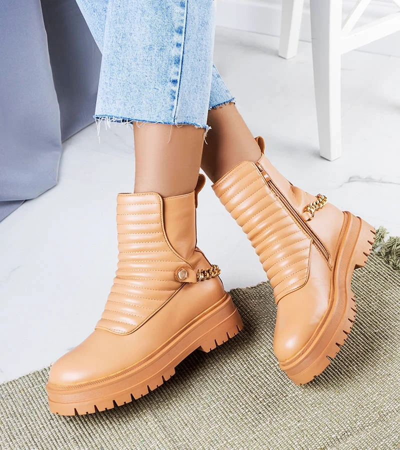 Beżowe ocieplane botki